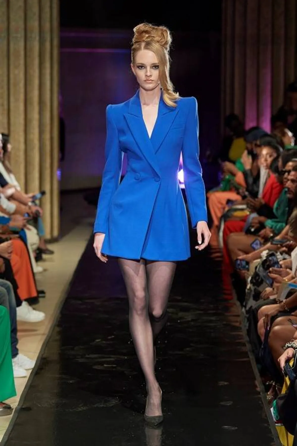 إطلالة مونوكروم باللون الأزرق من سيرجيو هدسون Sergio Hudson