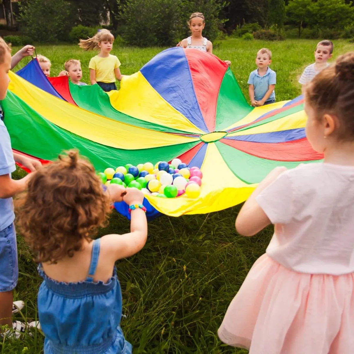 صورة تعبر عن التواصل الاجتماعي