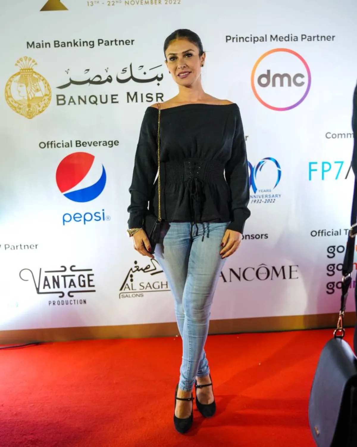 بسمة حسن ترتدي السروال من الدنيم 