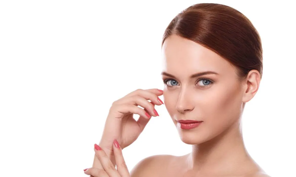 تصغير الوجه المثلث بالمكياج