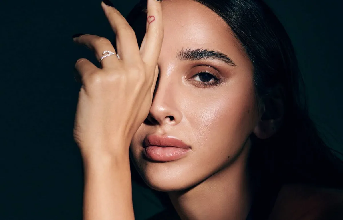 المصمّمة هلا الأسمري: مصمّمو المجوهرات العرب يكسرون الحدود لتأثير عالمي