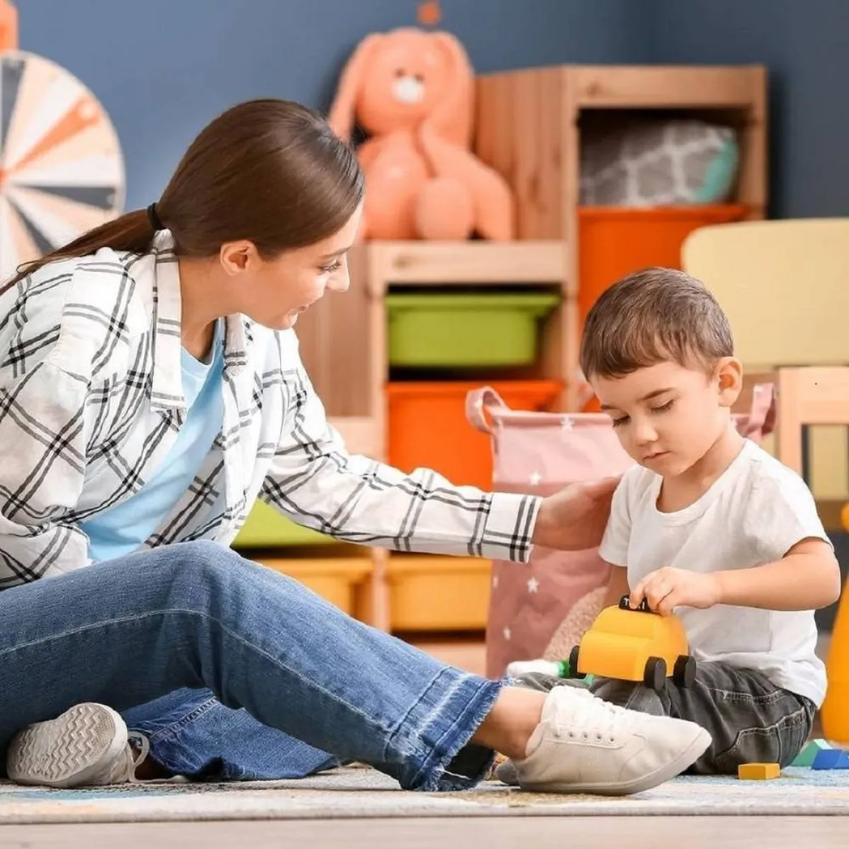 صورة لطفل وأمه