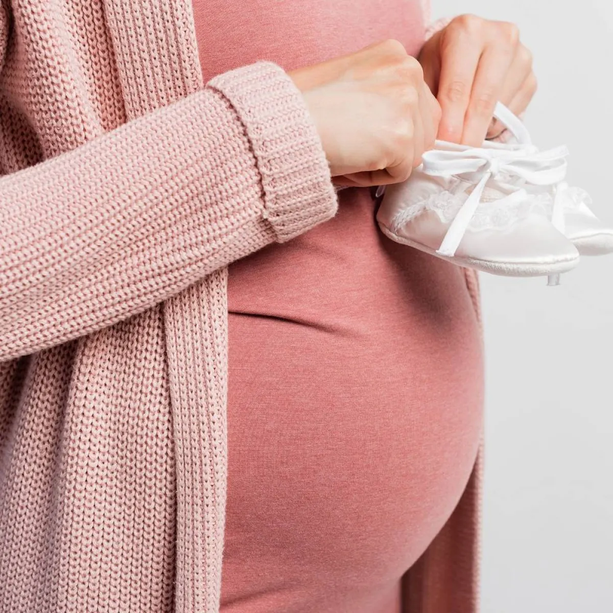 صورة لحامل بتوأم