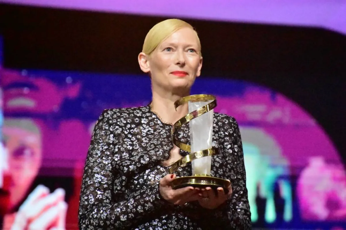 تكريم الممثلة وكاتبة السيناريو والمنتجة تيلدا سوينتون