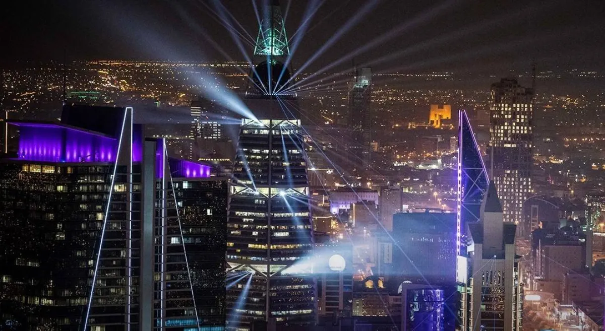 	العمل الفني نبض من النور والذي حقق أربعة أرقام قياسية