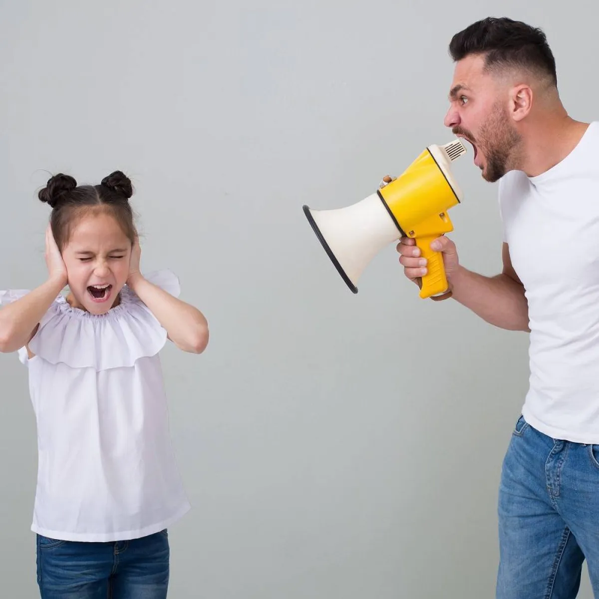 صورة تعبيرية عن كثرة تكليفات الأب