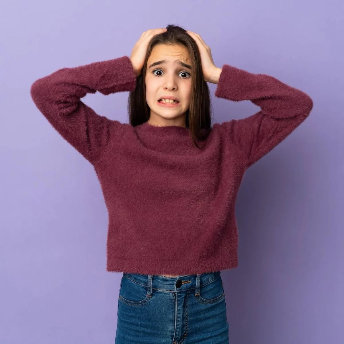 صورة تعبيرية لطفلة تكره التعامل مع أمها