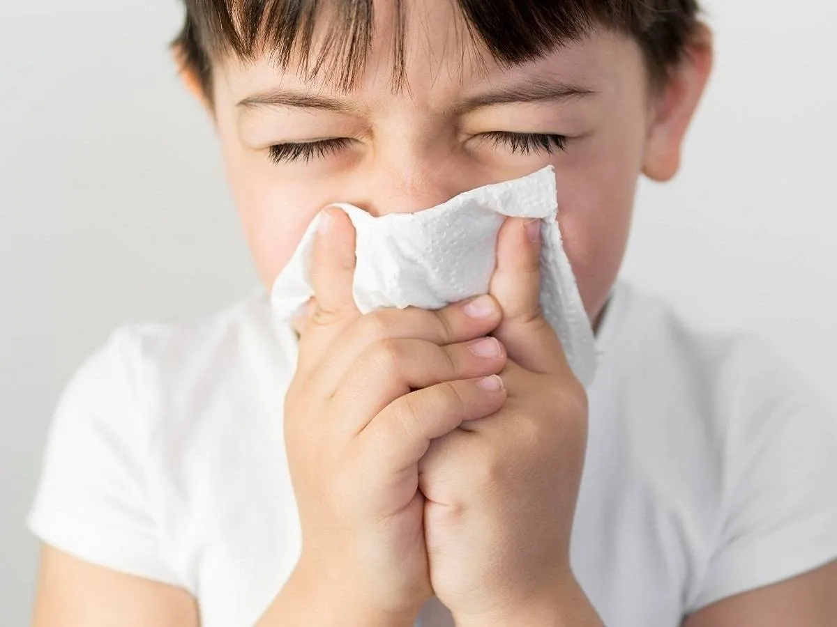 صورة لطفل مريض بالزكام