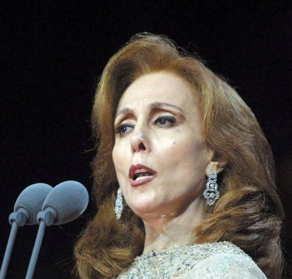 السيدة فيروز - الصورة من صفحتها الرسمية على الفيس بوك