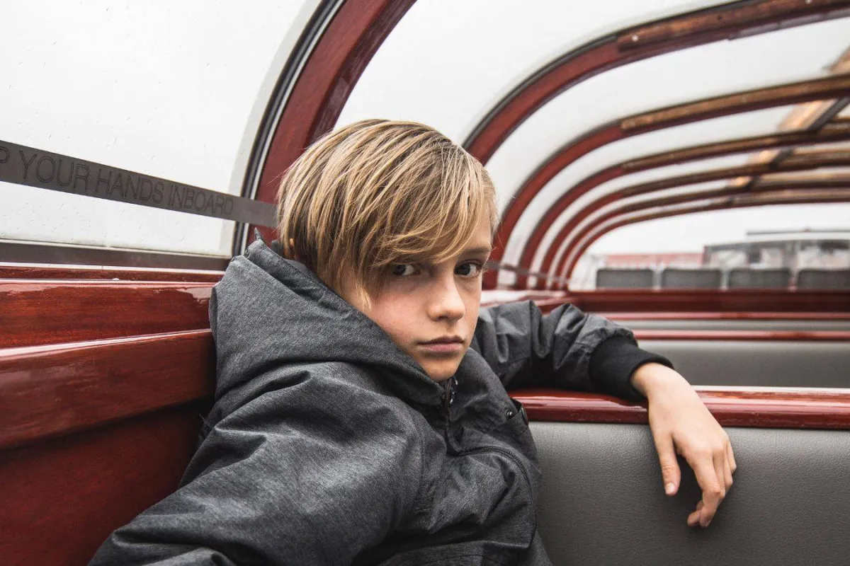 طفل تخلص من امرأة حاولت اختطافه بطريقة ذكية