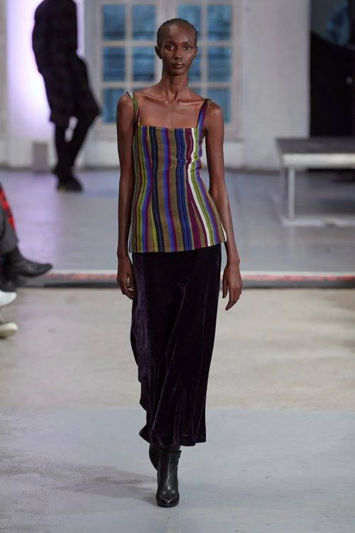 تنورة مخمل من كينيث إيزي «Keneth Ize»