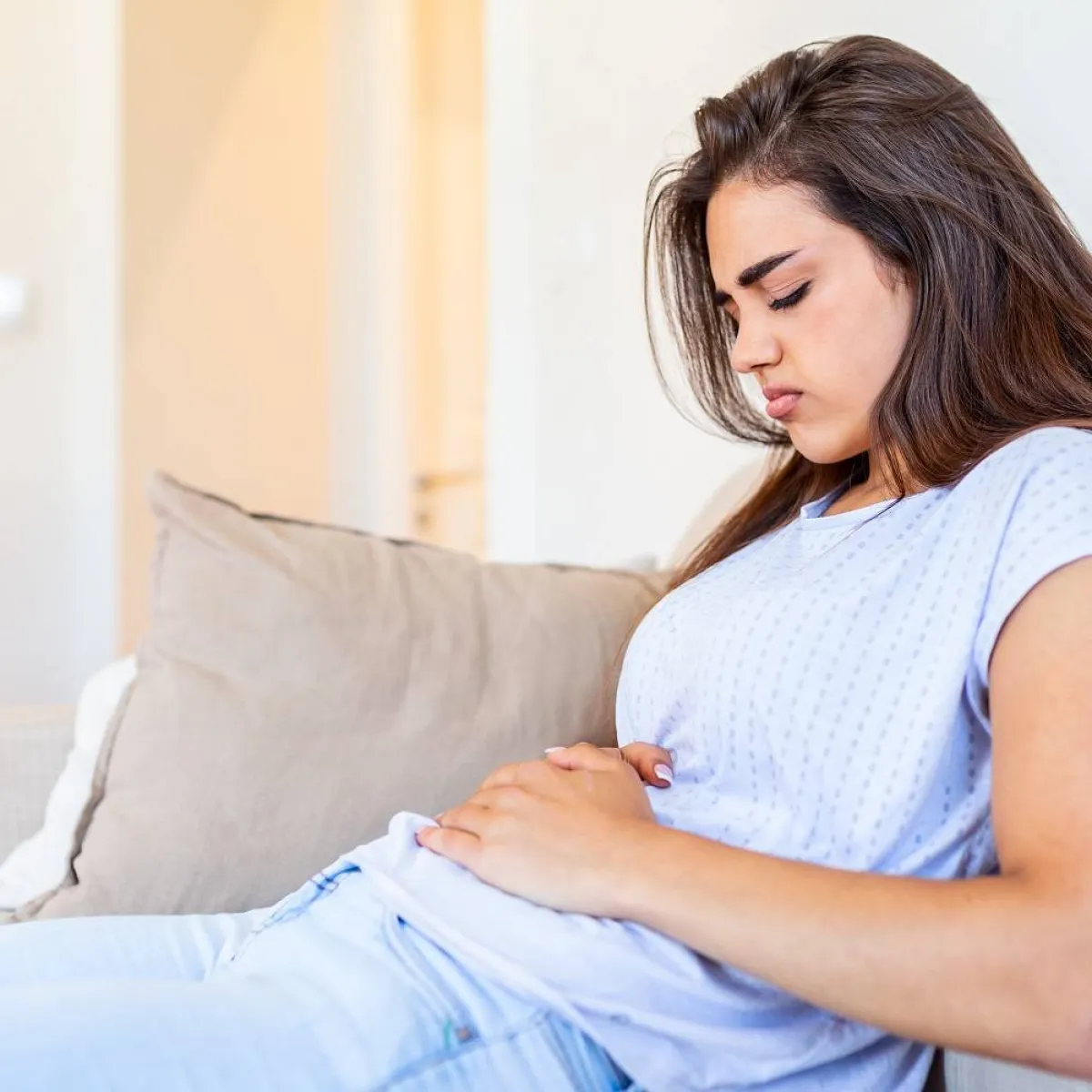 صورة لحامل حزينة