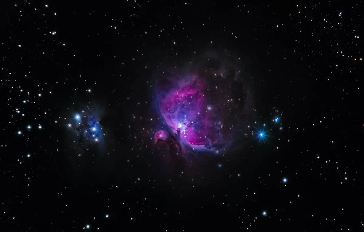 نيزك يضيء سماء الليل