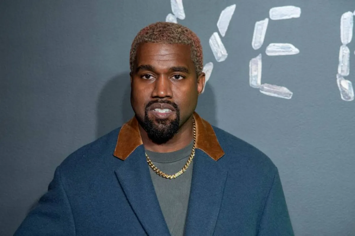 NEW YORK, NEW YORK - DECEMBER 02: Kanye West attends the the Versace fall 2019 fashion show at the American Stock Exchange Building in lower Manhattan on December 02, 2018 in New York City. Roy Rochlin/Getty Images/AFPRoy Rochlin / GETTY IMAGES NORTH AMERICA / Getty Images via AFP
