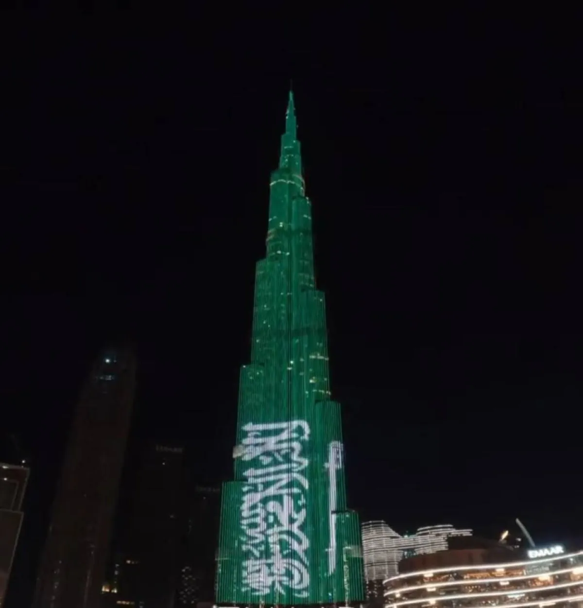 برج خليفة يحتفي بفوز المنتخب السعودي بتصفيات كأس العالم 2022