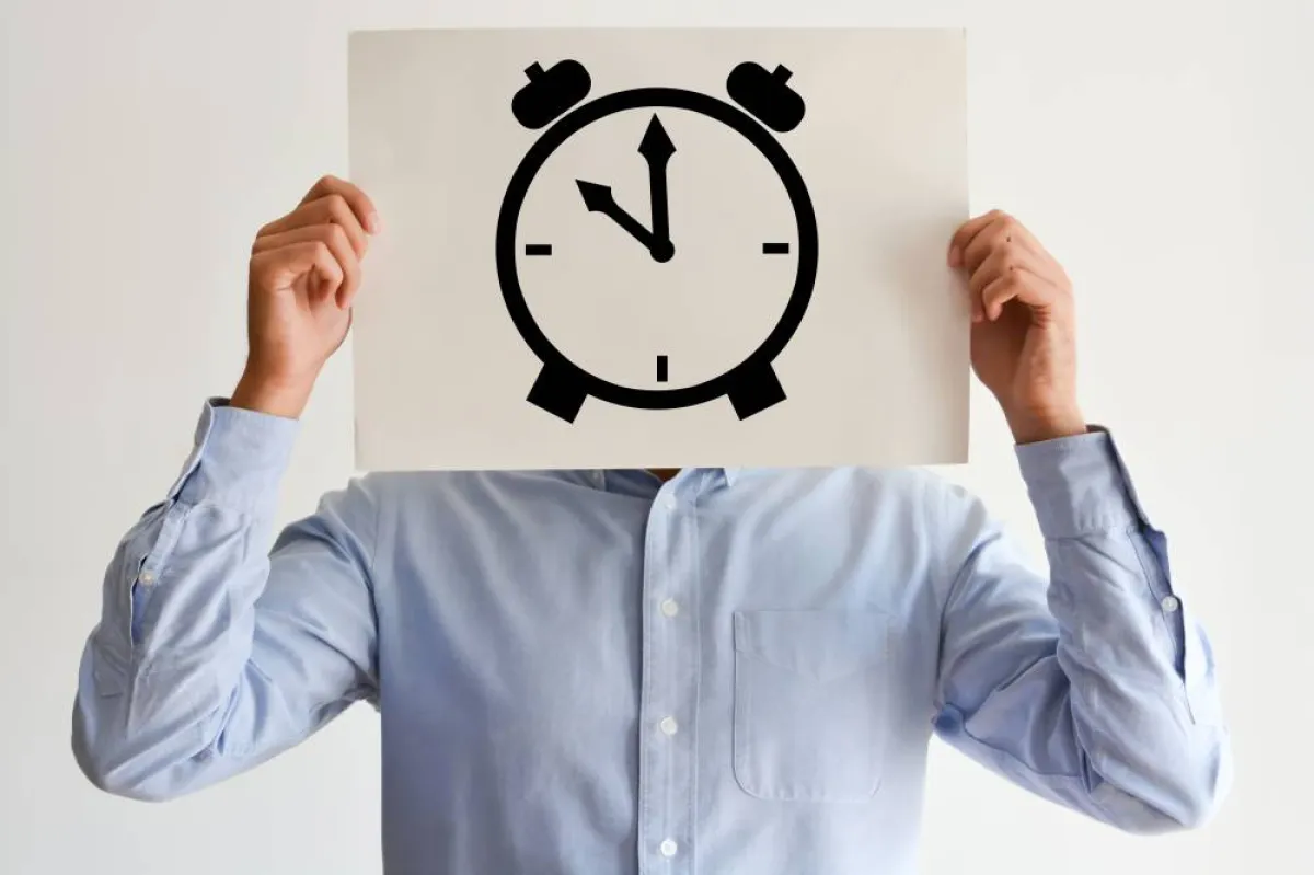 قد يُمنح الموظف درجة عالية جرّاء التزامه بالدوام حصرًا