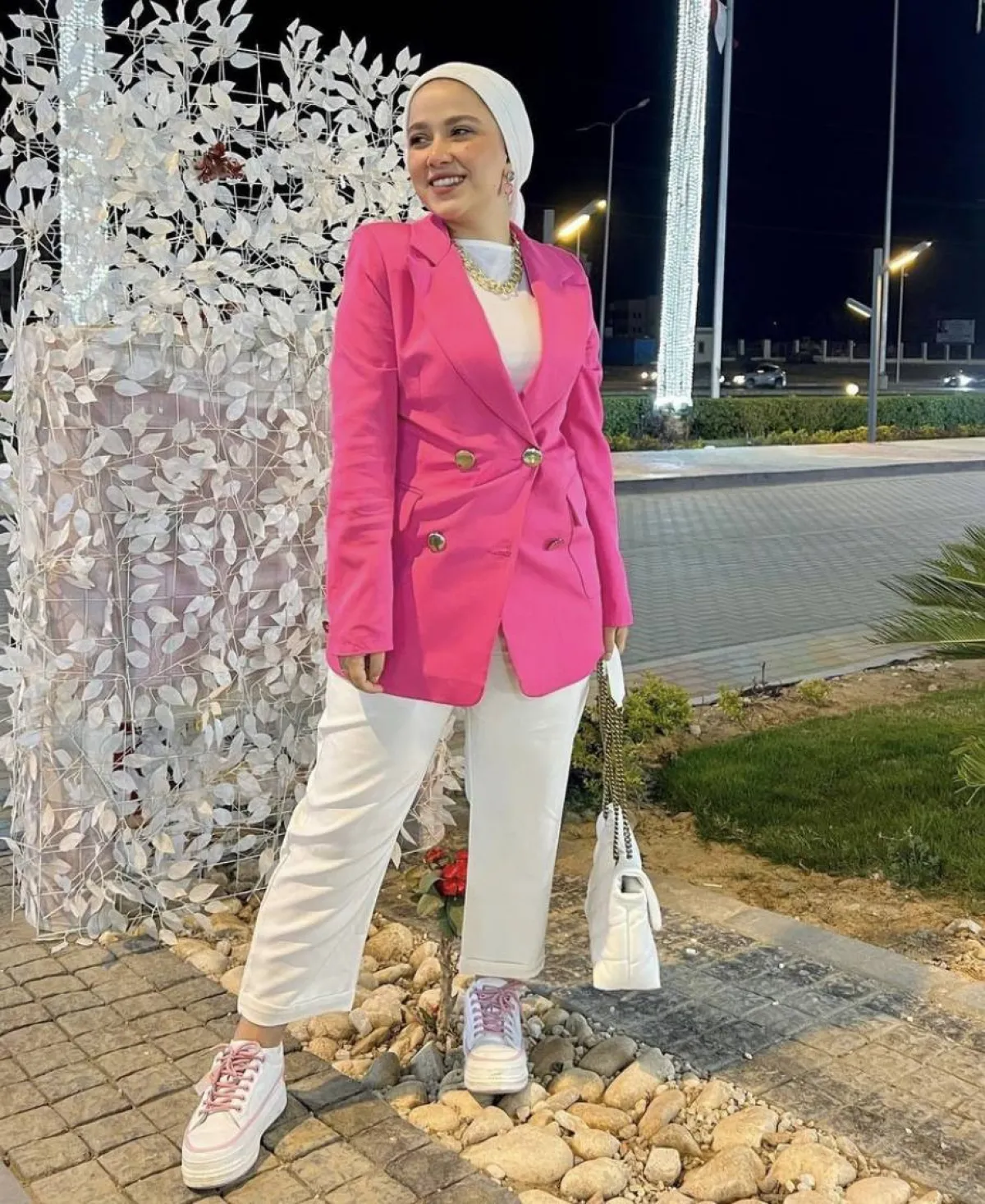 بطوطة نصر ببنطلون واسع