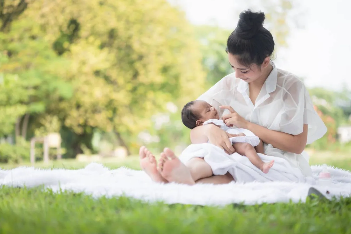 صورة أم ومولودها