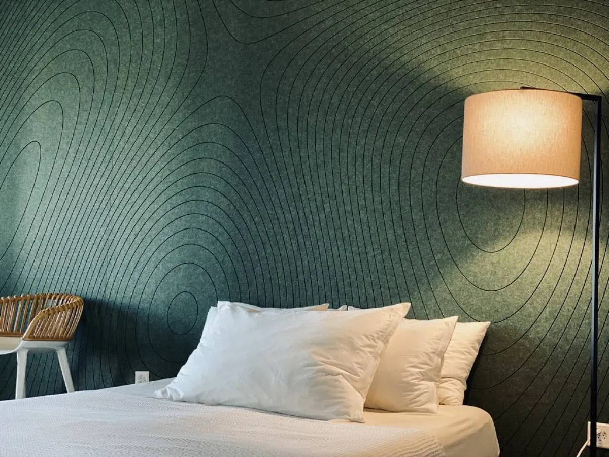 نموذج عن ألواح «البوليستر فايبر» في غرفة النوم