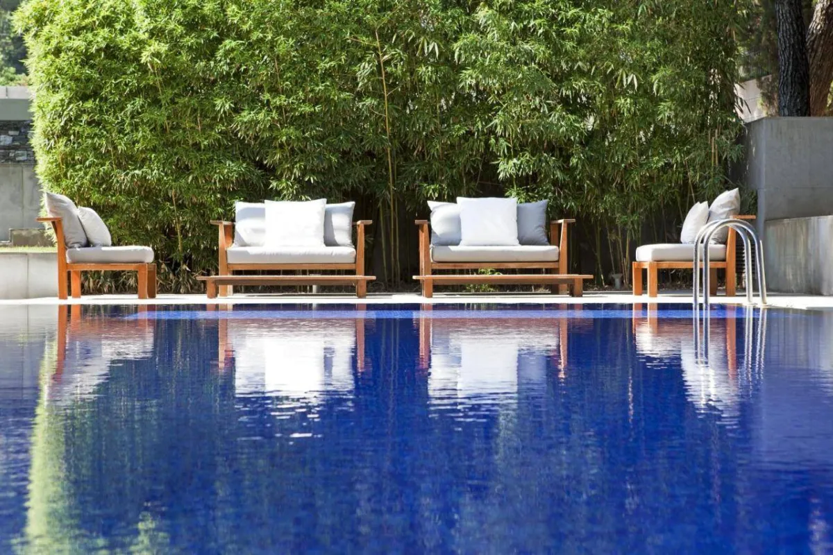 المسبح الخارجي في فندق أثينا لايف غاليري