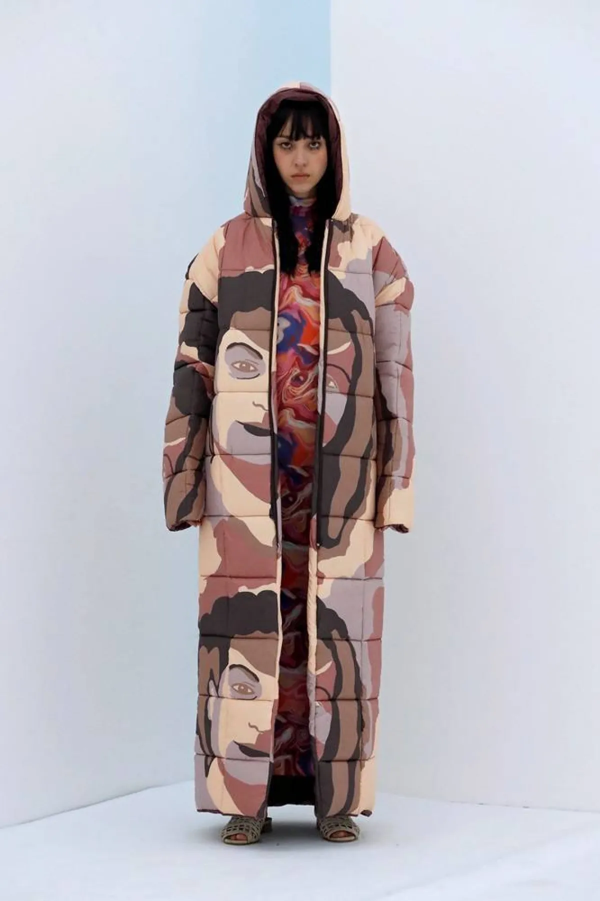 موديلات معاطف طويلة متعددة الألوان من ارتولييه  Artelier