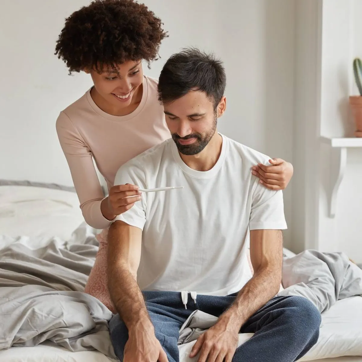 صورة تعبيرية عن مشاركة الفرحة بين الزوجين