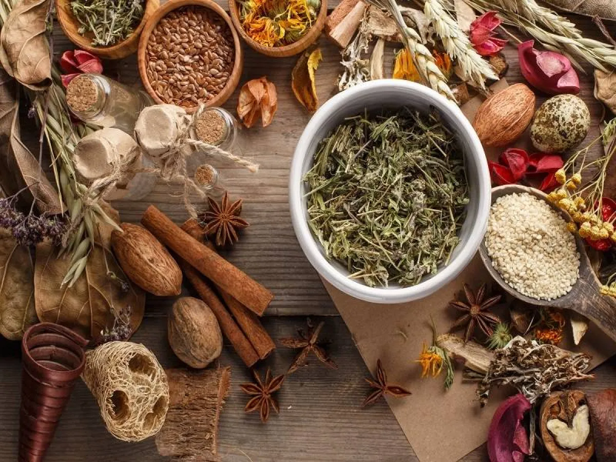 القرفة والزنجبيل من الأعشاب الطبيعية التي تساعد فى تهدئة ضربات القلب (المصدر: Adope Stock)