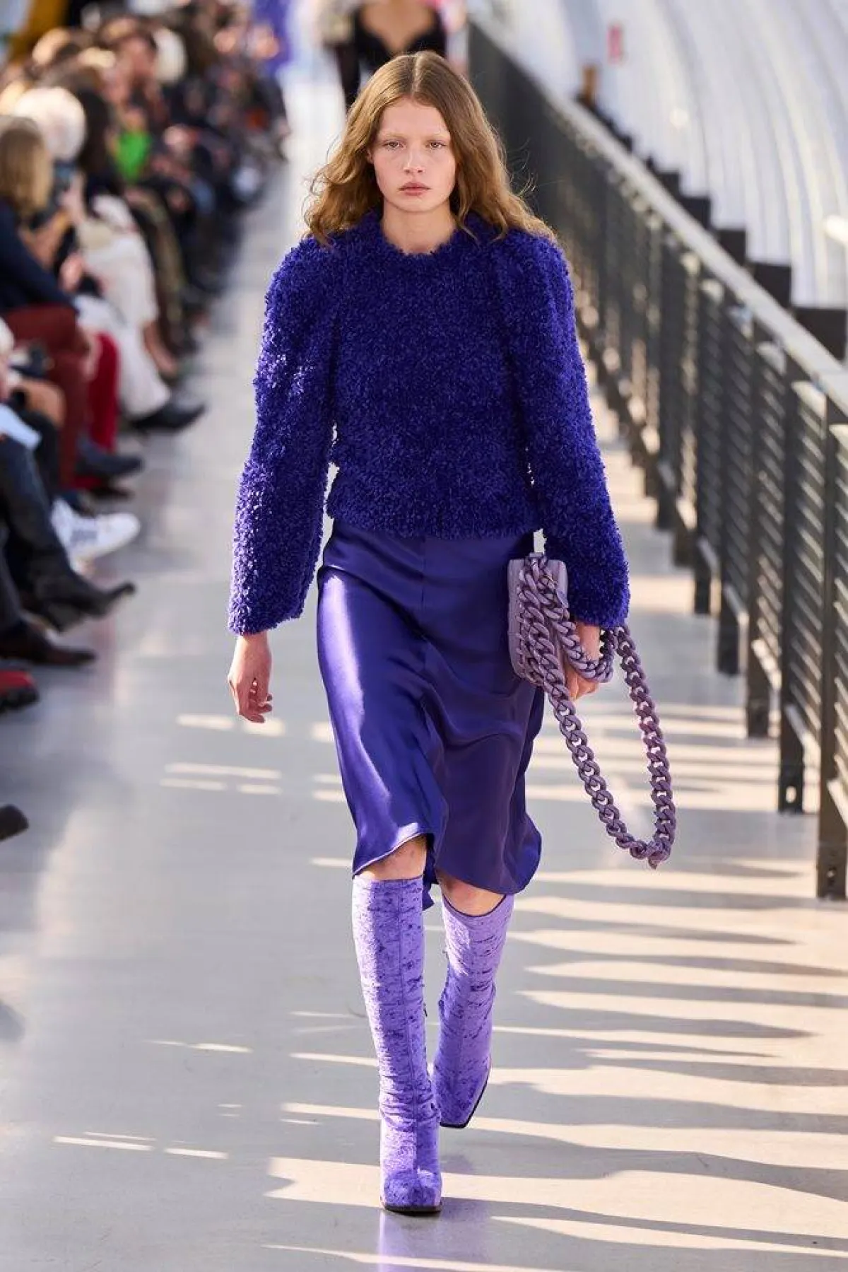 إطلالات مونوكروم باللون البنفسجي من ستيلا مكارتني Stella McCartney