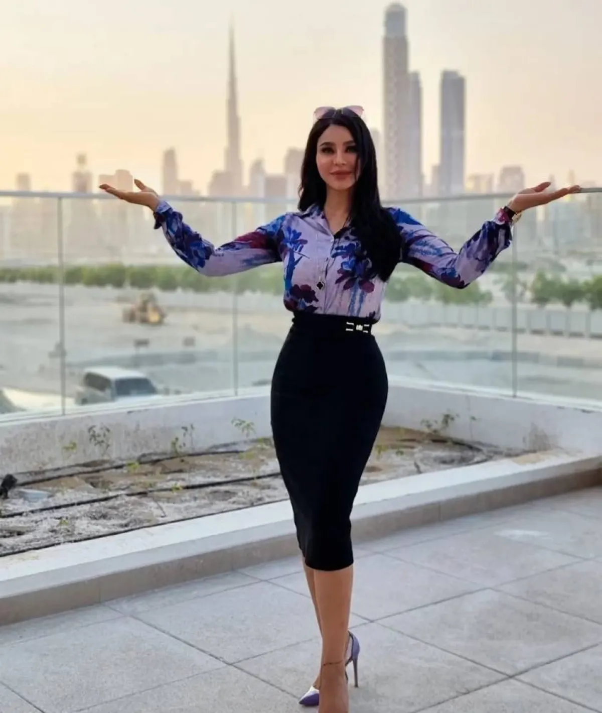 لجين عمران بإطلالة خريفية باللون الأرجواني