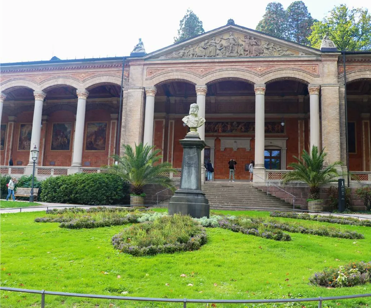 مركز Trinkhalle العلاجي في منتجع Kurhaus SPA