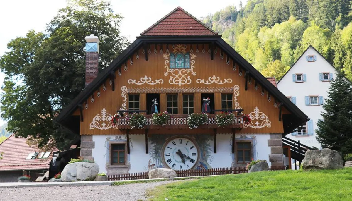 مكان صناعة ساعة اللقلق 