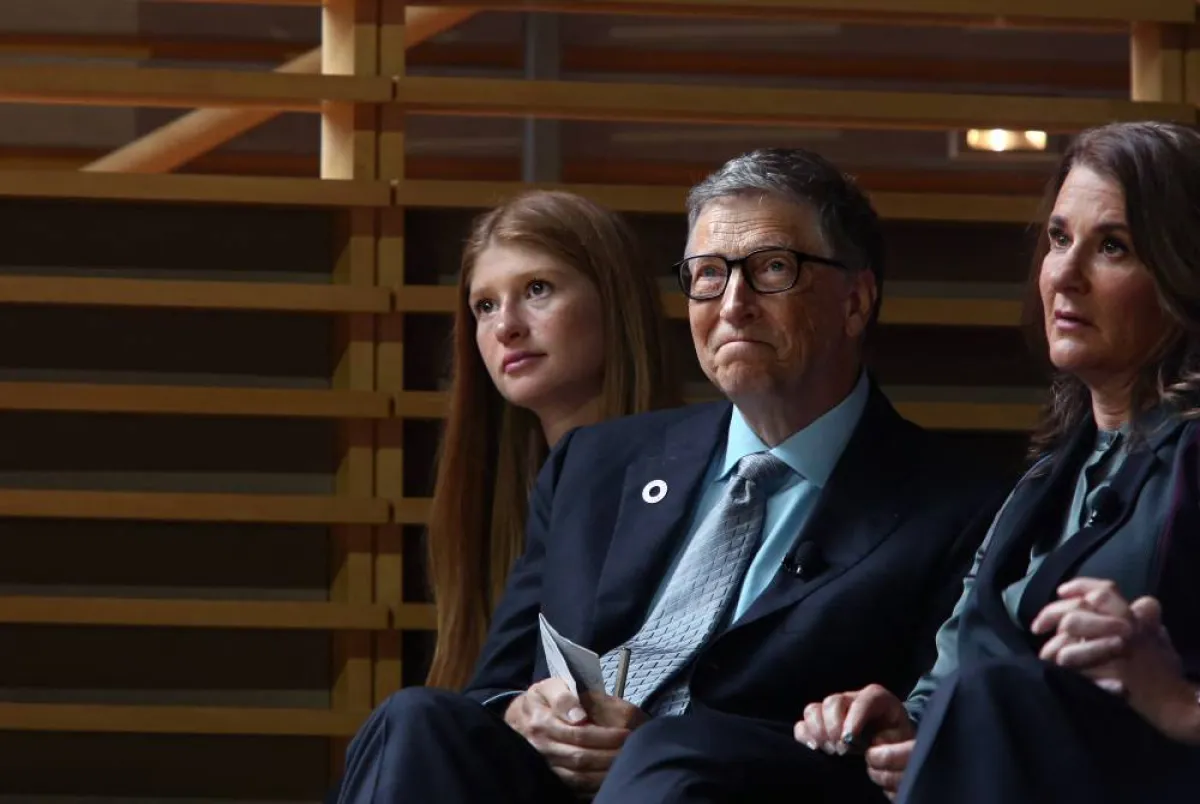 NEW YORK - SEPTEMBER 20: (L-R) Jennifer Gates and her parents, Bill and Melinda Gates, listen to former U.S. President Barack Obama speak at the Gates Foundation Inaugural Goalkeepers event on September 20, 2017 in New York City. Yana Paskova/Getty Images/AFP Yana Paskova / GETTY IMAGES NORTH AMERICA / Getty Images via AFP