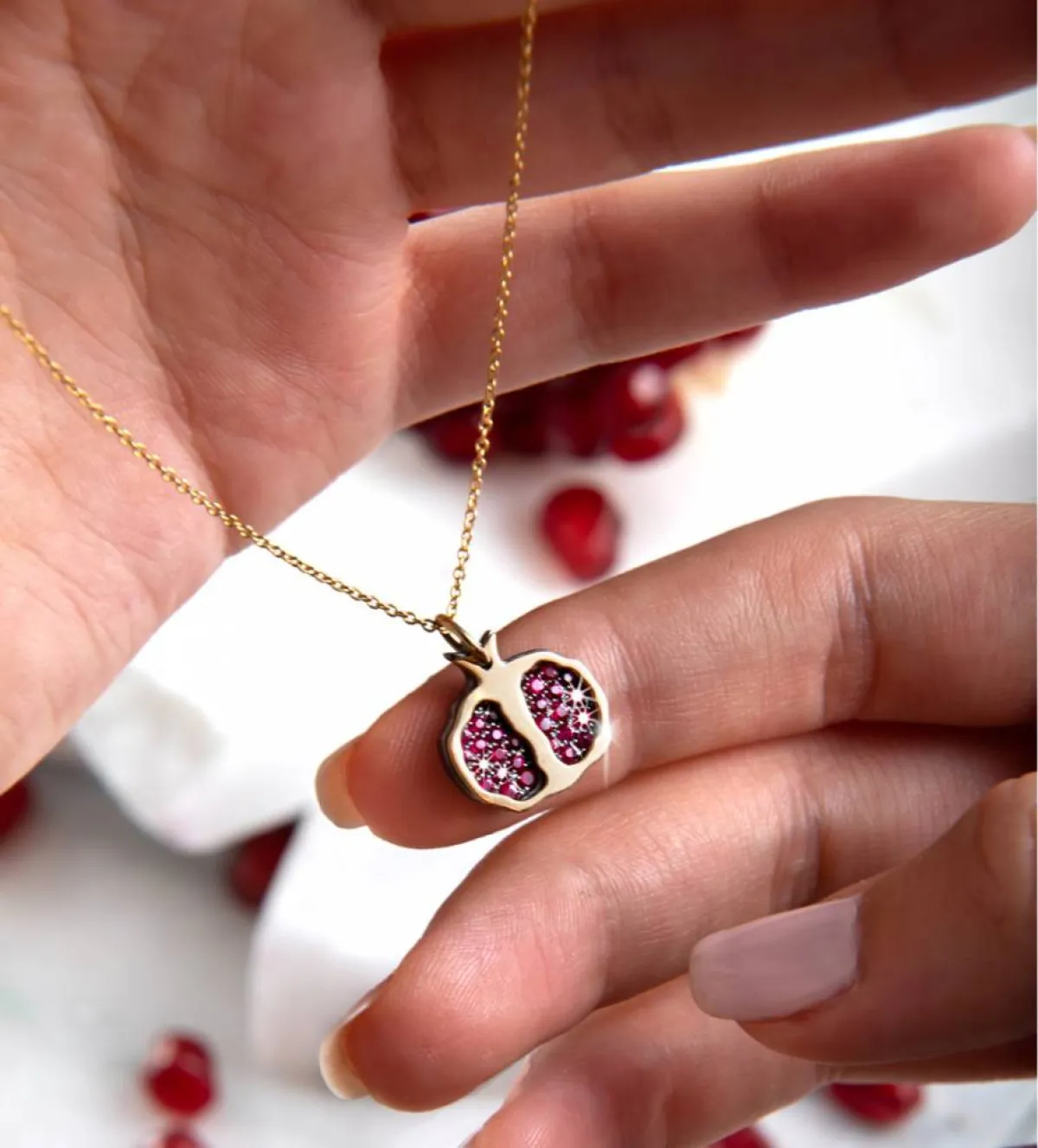 سلسال من تصميم المصمّم أنطو جيزميان