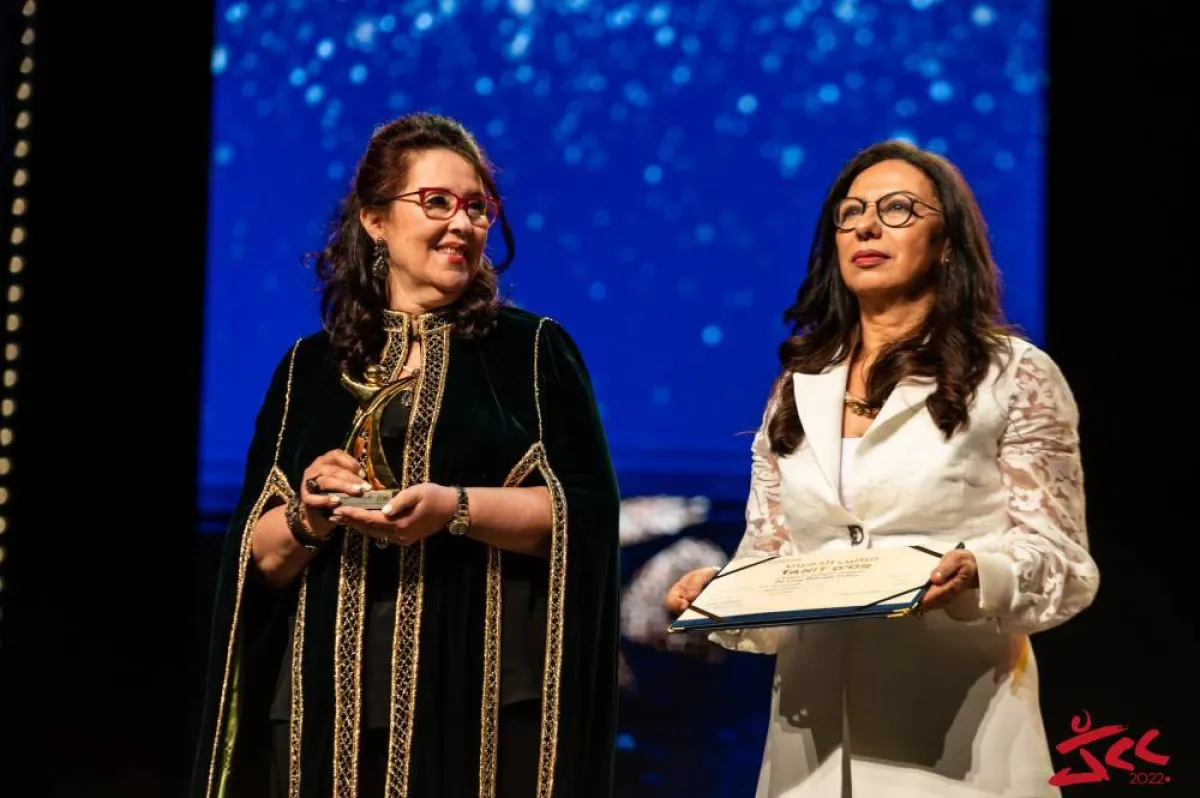 مديرة المهرجان سنياء الشامخي وحياة قطاط القرمازي وزيرة الثقافة ساعة الإعلان عن  الفائز ين  بالجوائز- الصورة  من المكتب الإعلامي للمهرجان