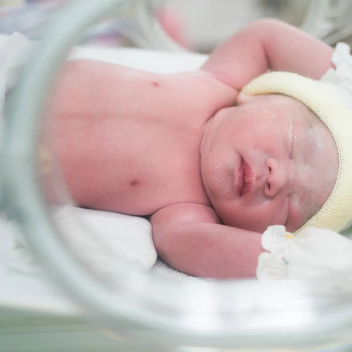 صورة لطفل داخل الحضانة