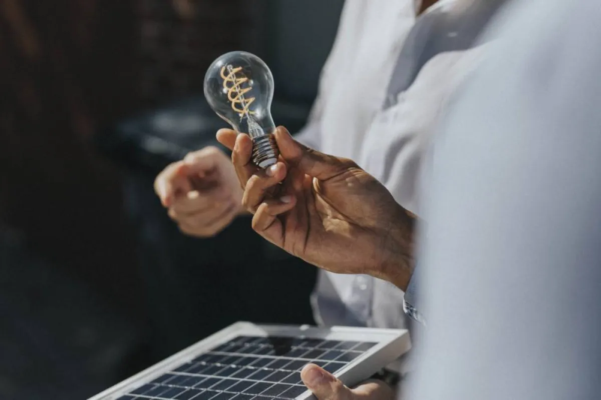 "اقتصادية أبوظبي" تتعاون مع "بروتو تايب" لدعم المخترعين. الصورة من "وام"