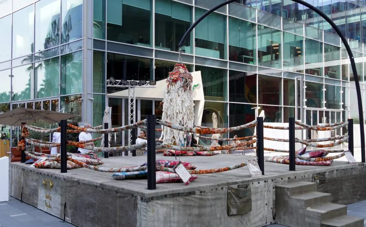 حلبة المصارعة بأشرطة «بقجة» 