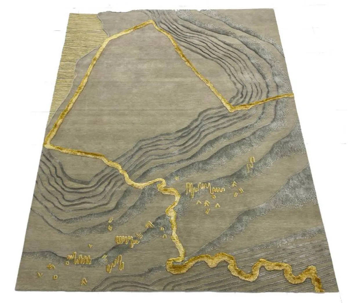 سجادة من مجموعة «تغرودة» التي تركز على العناصر الثقافية في منطقة الخليج