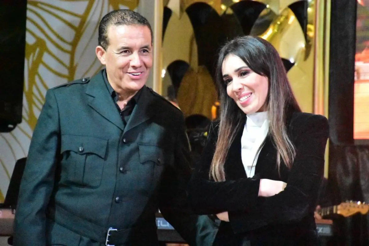 الإعلامية سناء رحيمي وعبد العالي الغاوي أثناء التكريم