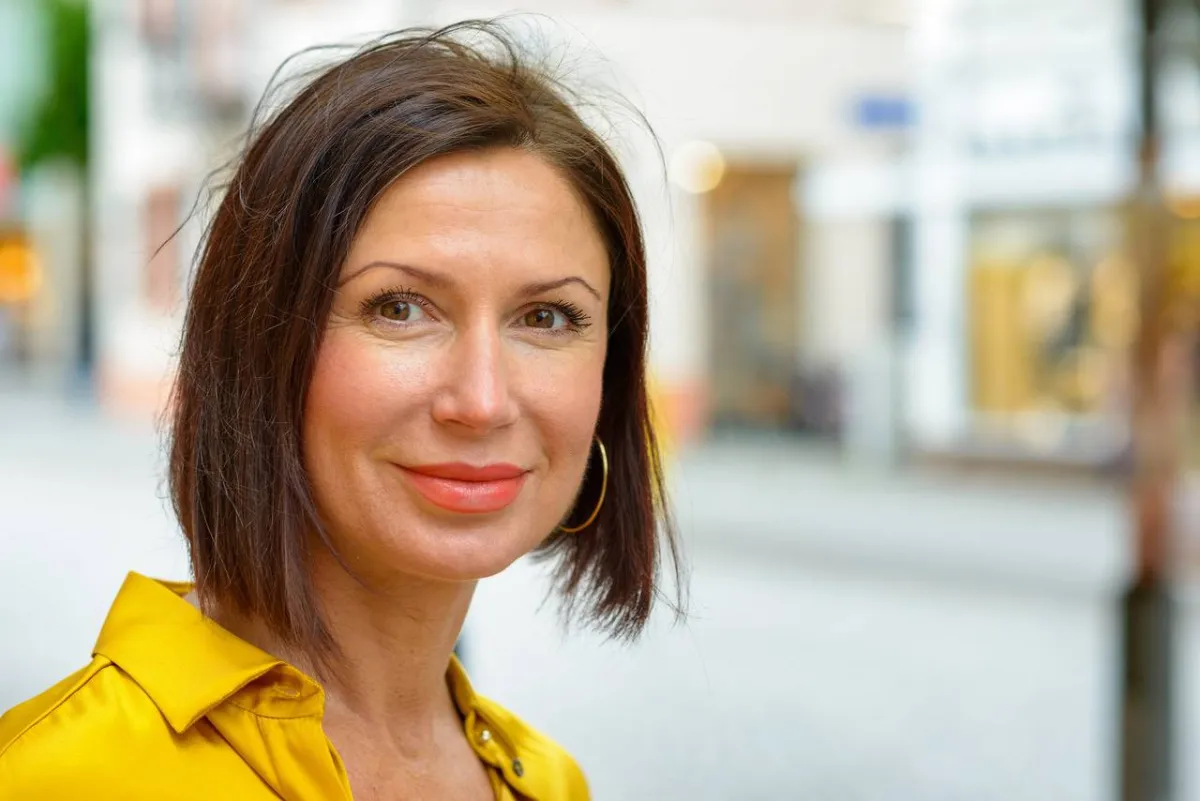 صورة لامرأة في الأربعين