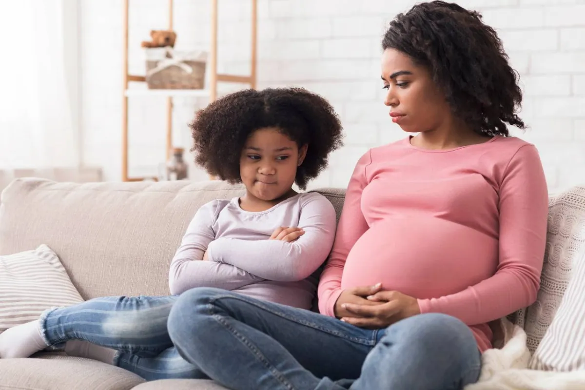 صورة لحامل وابنتها