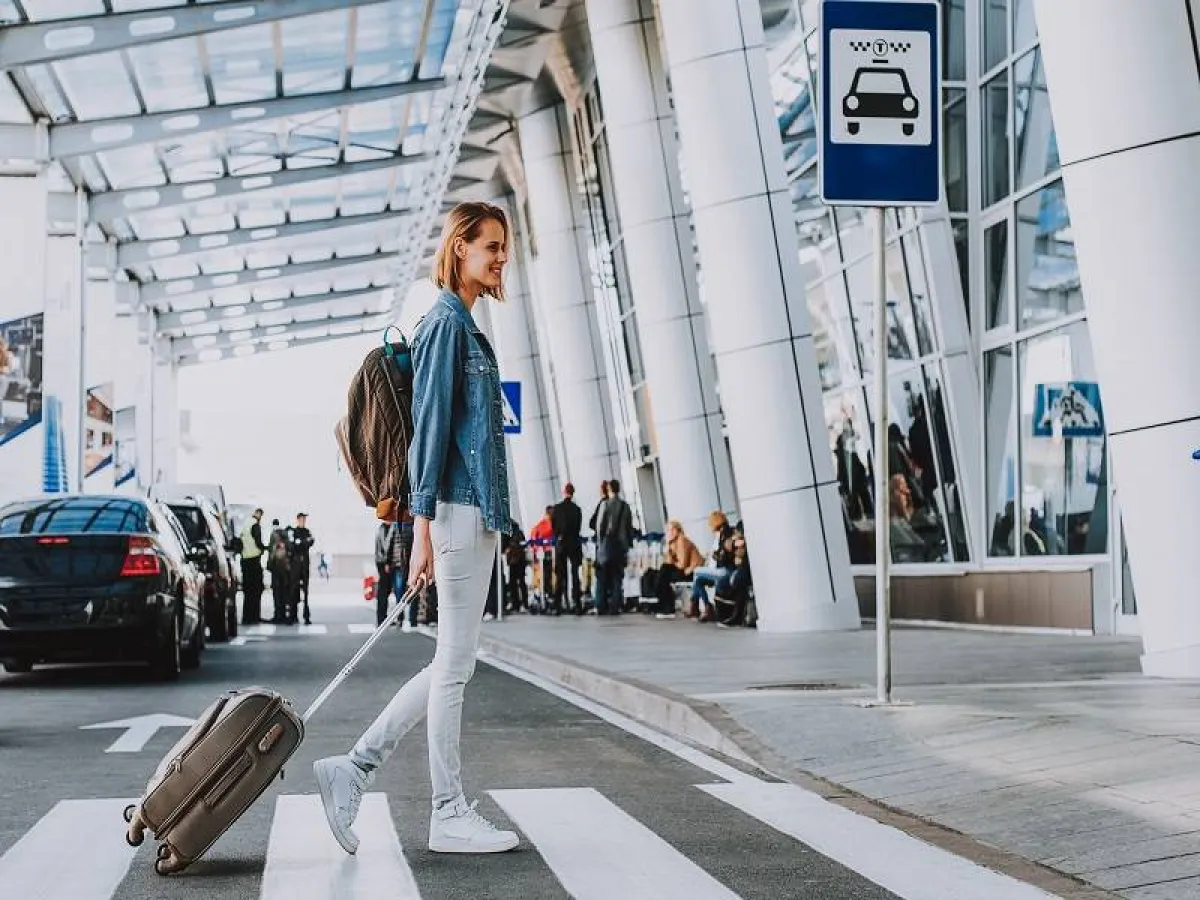 السفر ورؤية أماكن جديدة يخفف من التوتر الذي تشعرين به -المصدر: Adope Stock