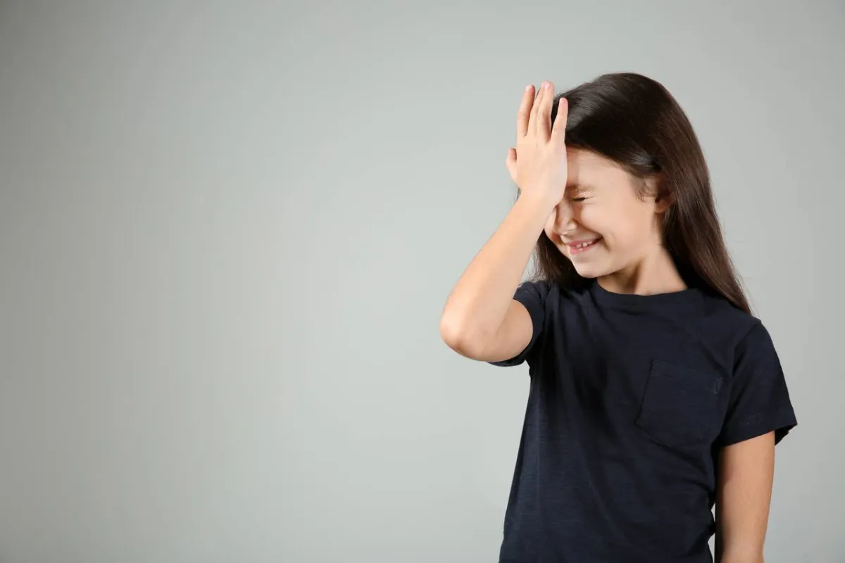 صورة لطفلة تشعر بالضيق