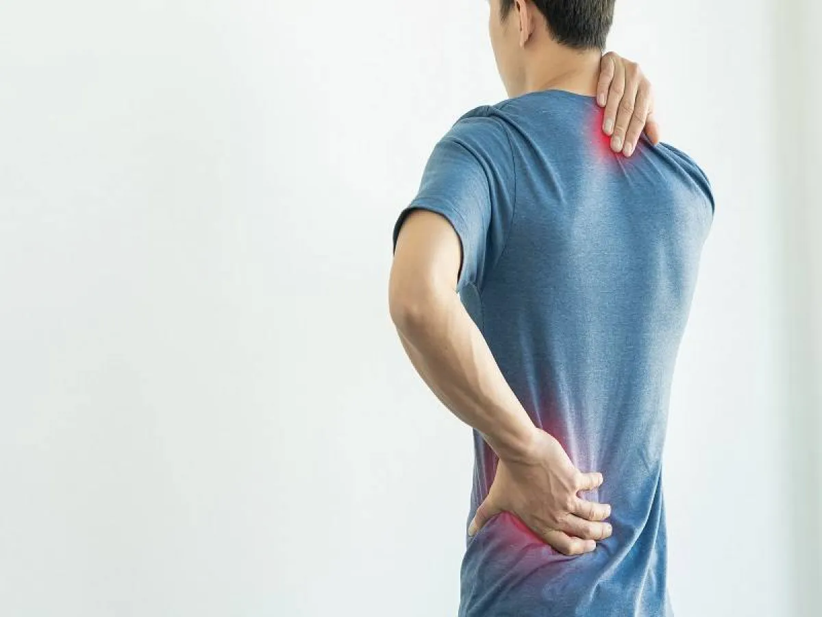 يمكن أن يحدُّ الجنف من الحركة ويمنع تضخم الرئتين (المصدر: Adope Stock)