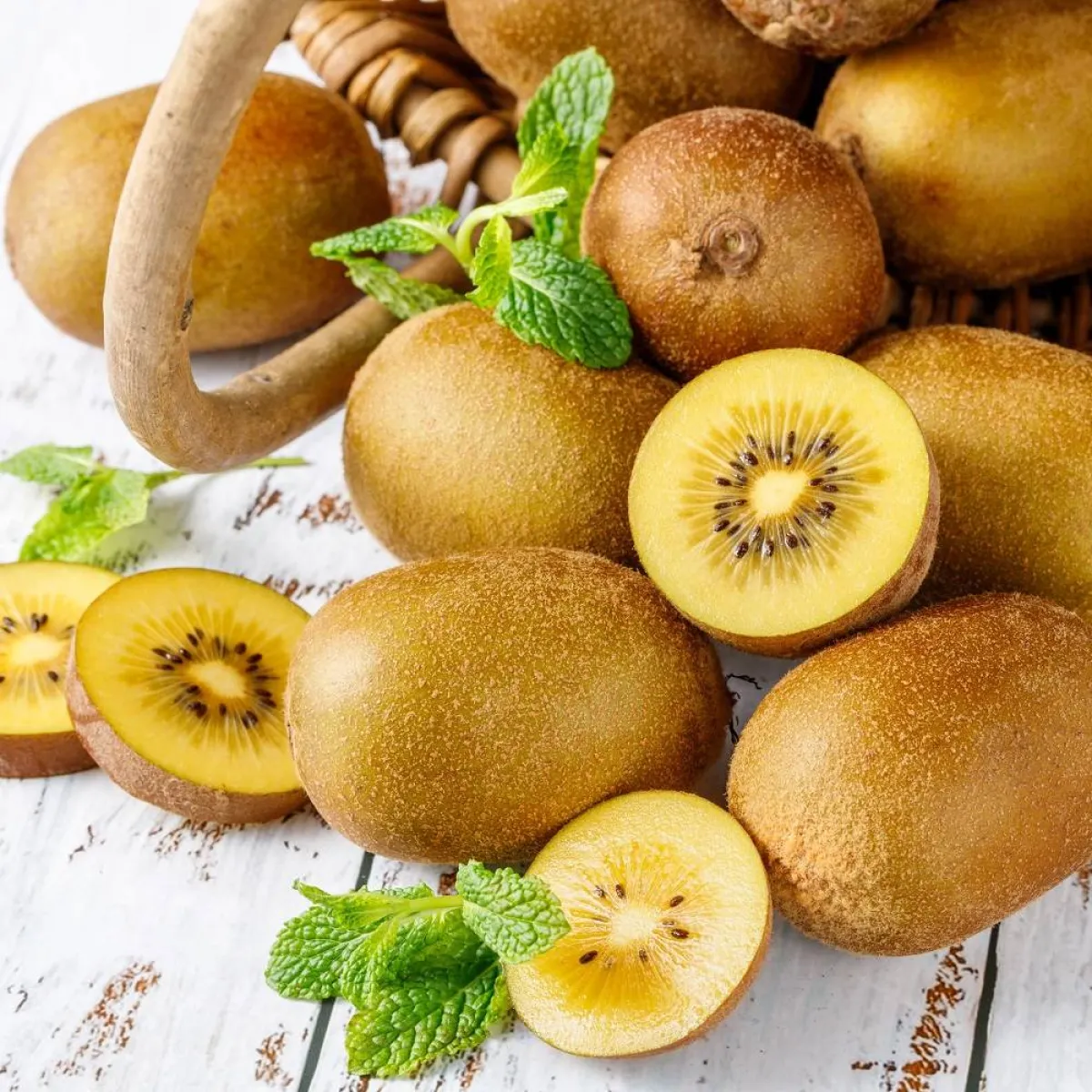 صورة لثمرات الكيوي الطازجة