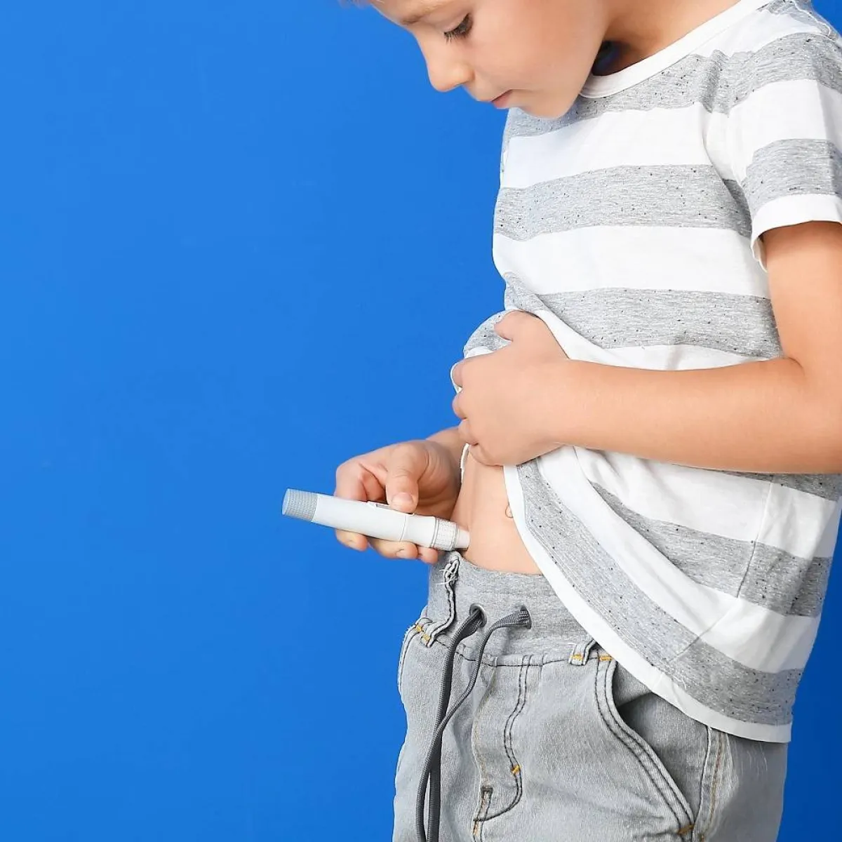 صورة لطفل مريض بالسكري