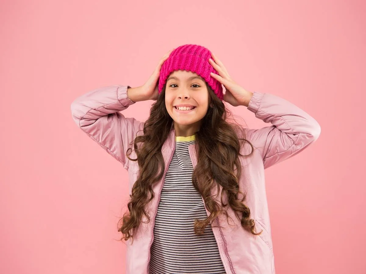 صورة لطفلة تحافظ على نظفتها الشخصية