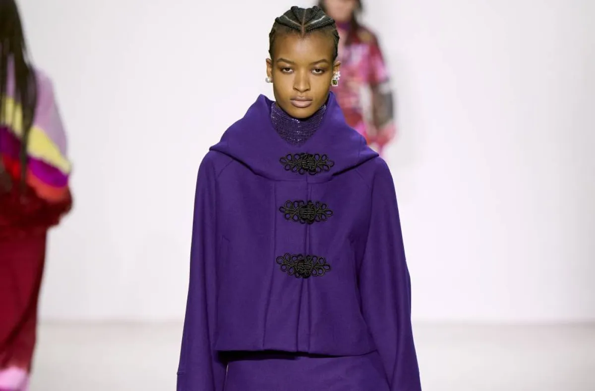 إطلالات مونوكروم باللون البنفسجي