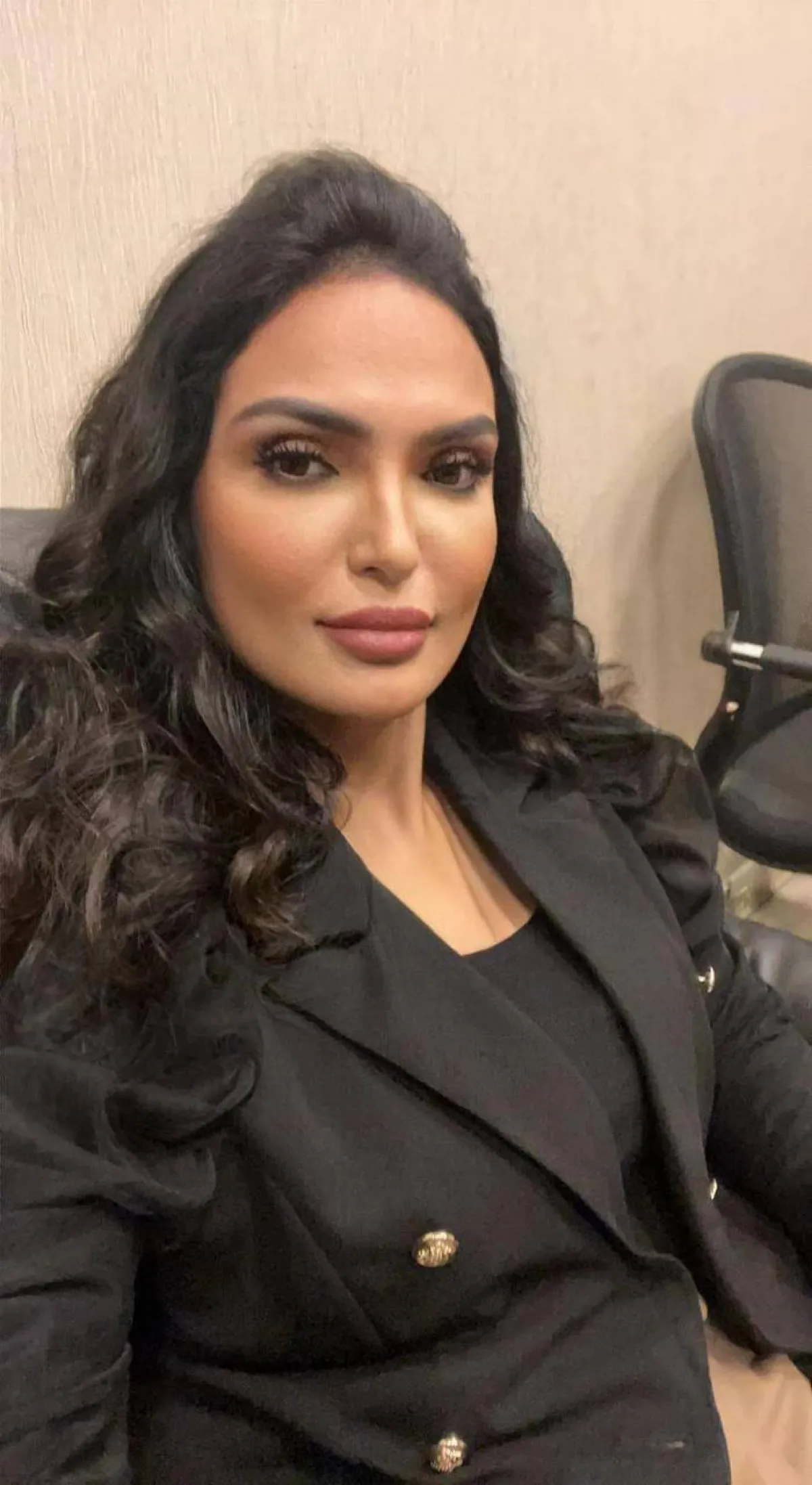 شيخة البدر من كواليس مسلسل مجاريح الصورة خاصه من الفنانه