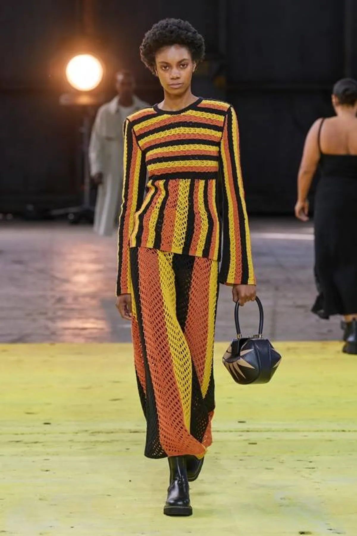 تنسيق البلايز المقلمة من غابرييلا هيرست Gabriela Hearst